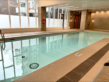 Loop swimming pool